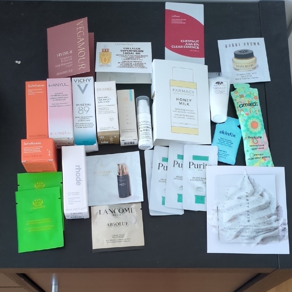 Bobbi Brown Other - Skincare sample bundle (25 pcs)